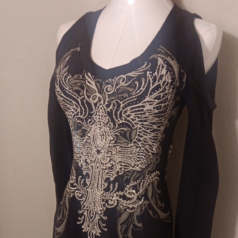 NWT. Black Cold Shoulder Long Sleeve Top with Intricate Design Front And Back - Picture 3 of 10